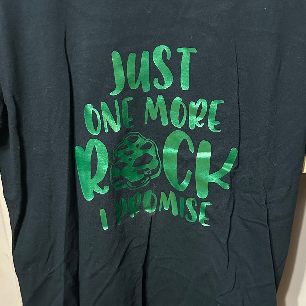 Gildan Kids Shirt - Black with Green Print